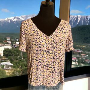 Elodie Lightweight V-neck Patterned Top, Size Medium